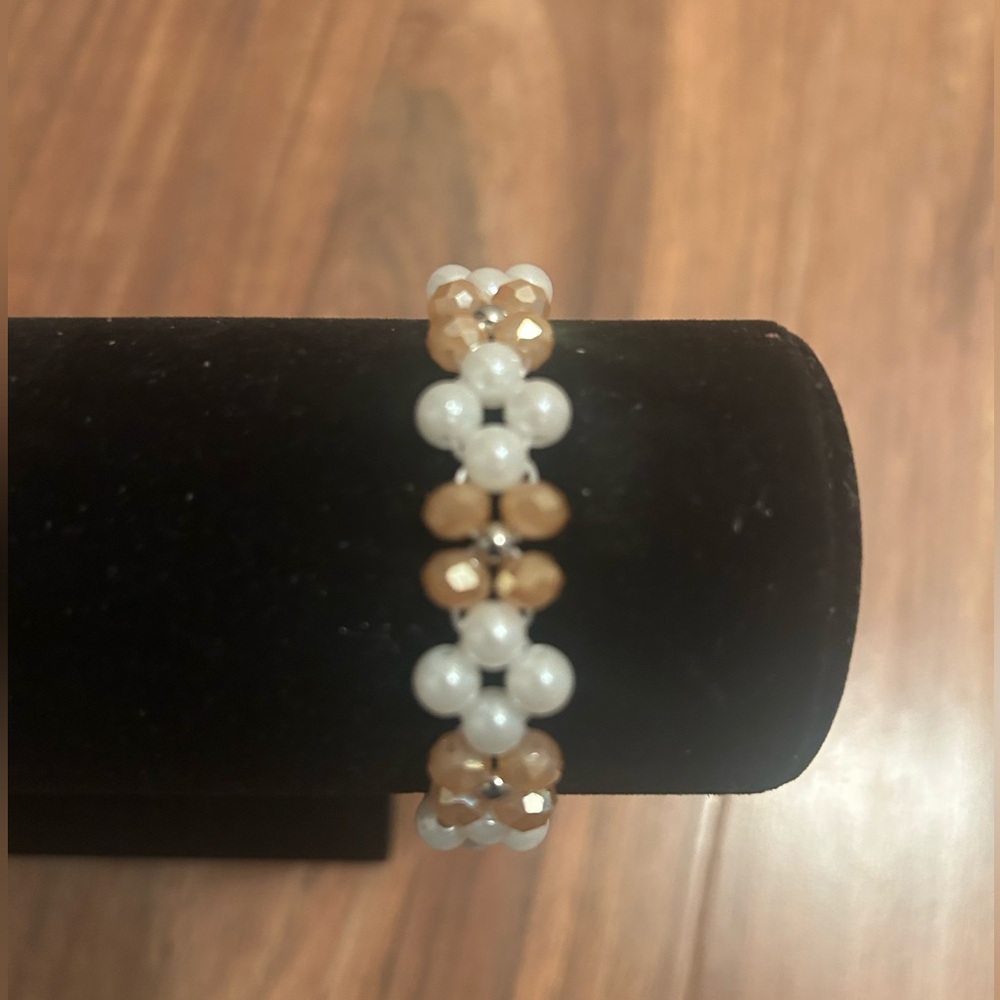 Hand Crafted Elegant Pearl and Gold Bracelet